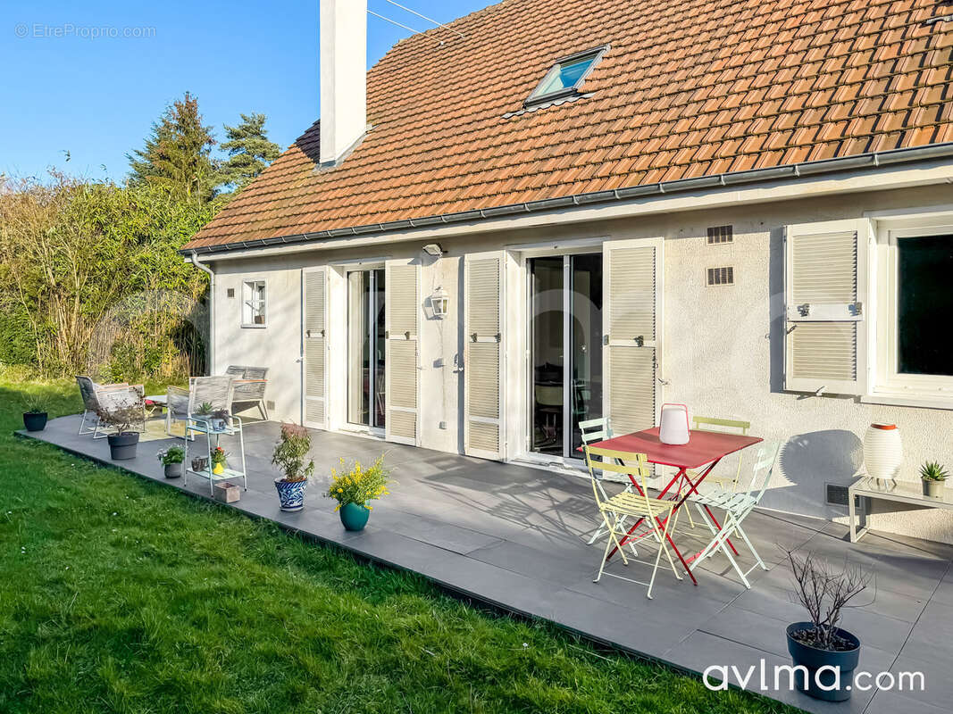 Maison à SAINT-NOM-LA-BRETECHE