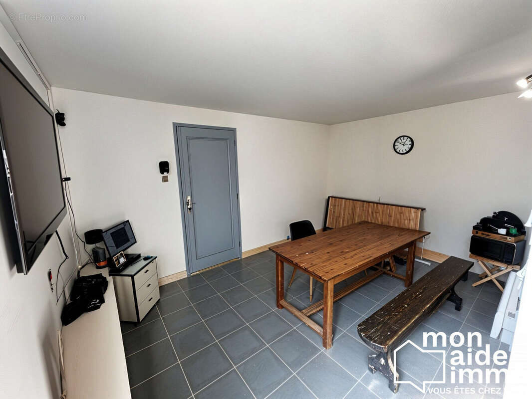 Commerce à LUGASSON