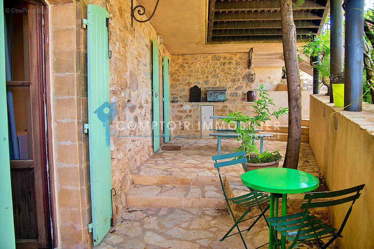 Maison à SABRAN