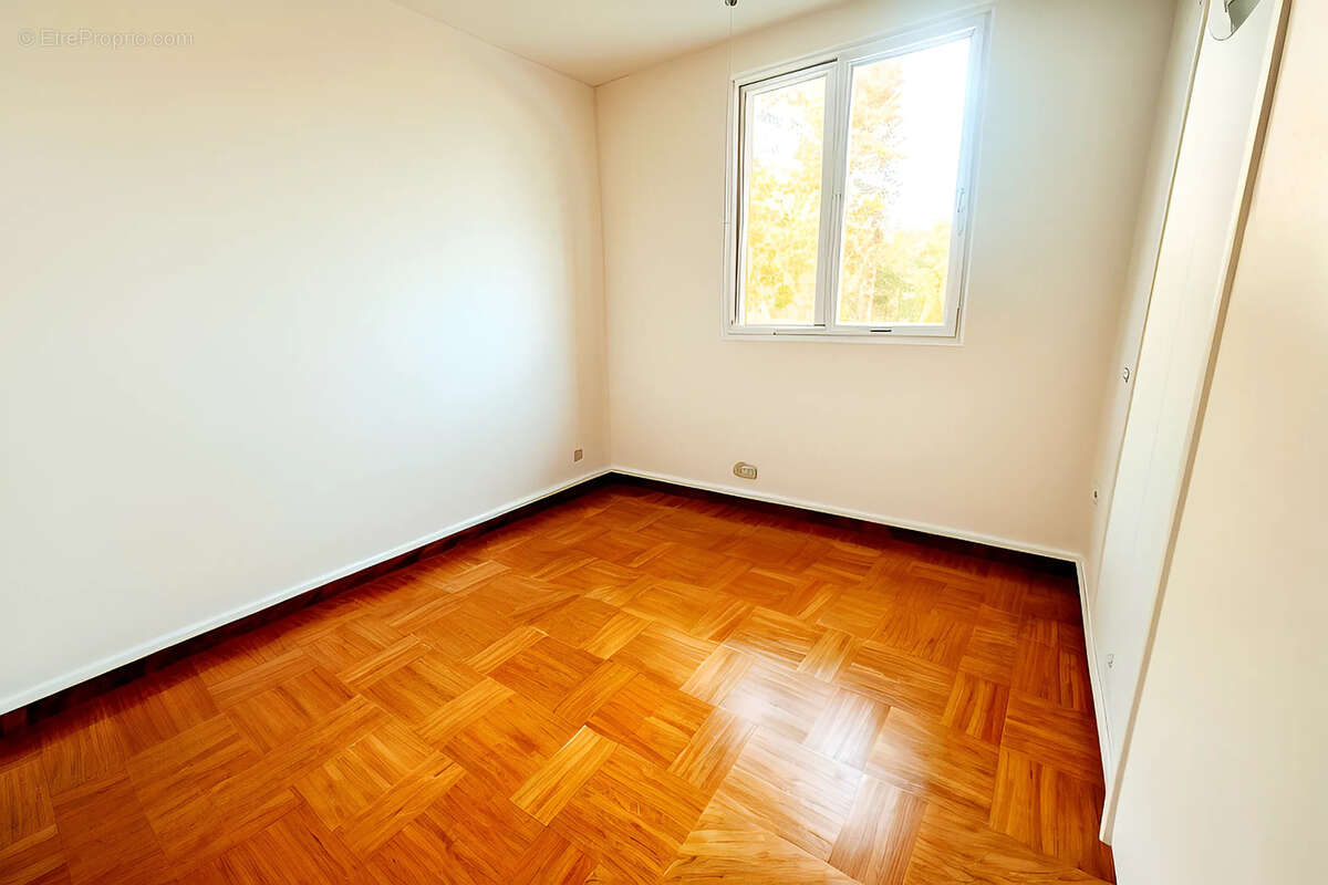 Appartement à LE PLESSIS-ROBINSON