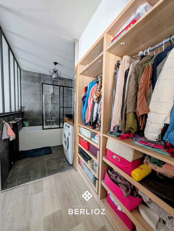 Appartement à CHALLES-LES-EAUX