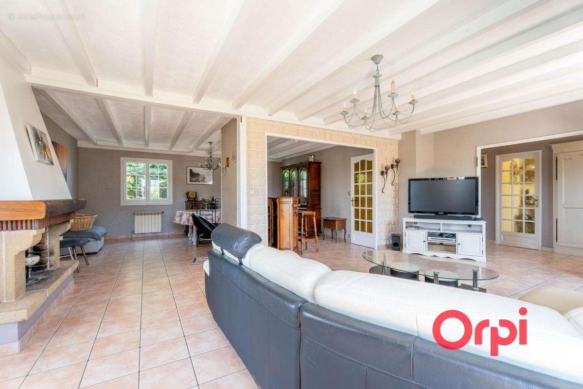 Maison familiale de 131 m² avec piscine, bureau et sous-sol complet - photo 6