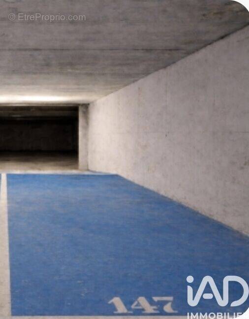 Photo 1 - Parking à MASSY