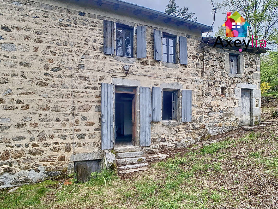 A vendre- saint-nicolas-des-biefs- maison en pierres sur terrain de 2117 m2 - photo 2