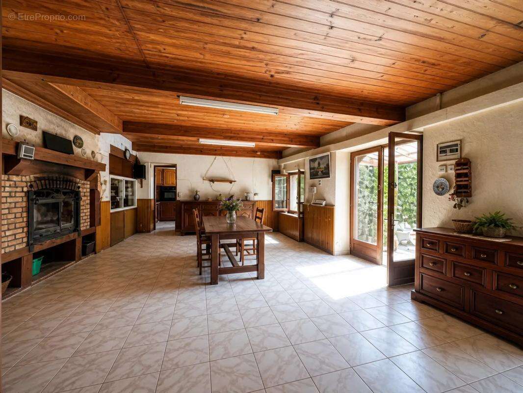 Maison de 120 m2 avec plus de 2,2 hectares de terrain - photo 2