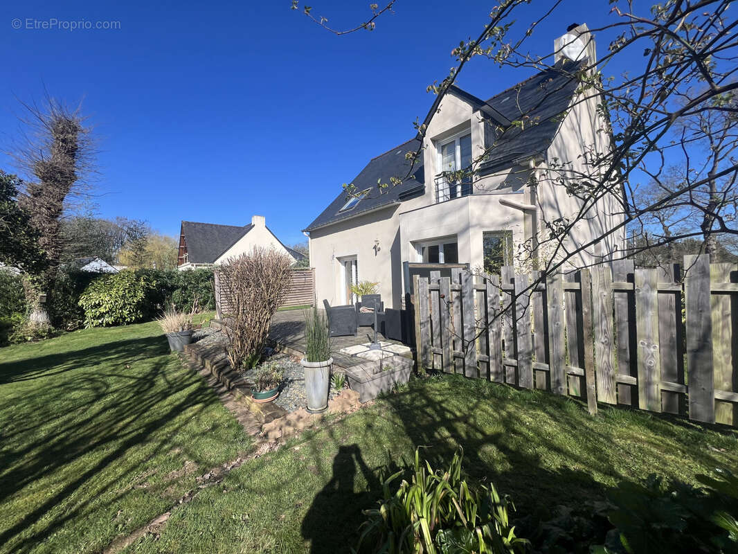 Maison à LANGROLAY-SUR-RANCE