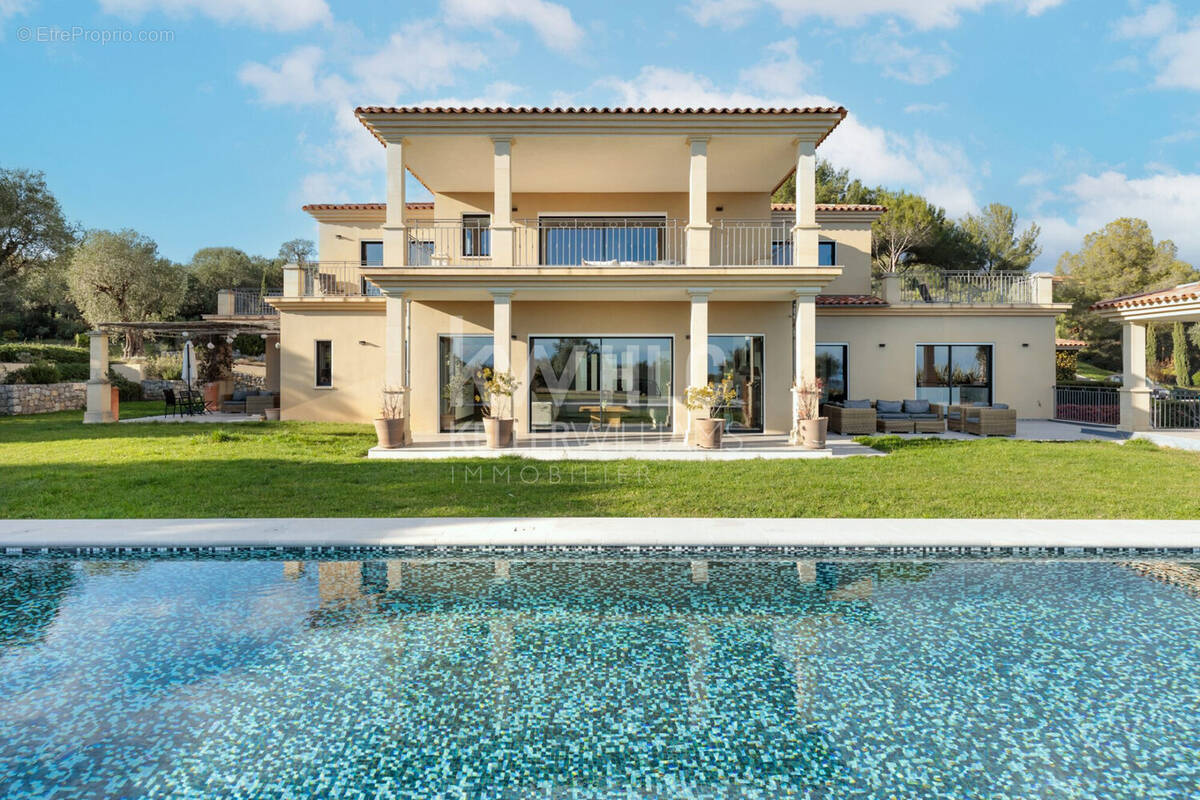 Maison à ROQUEFORT-LES-PINS