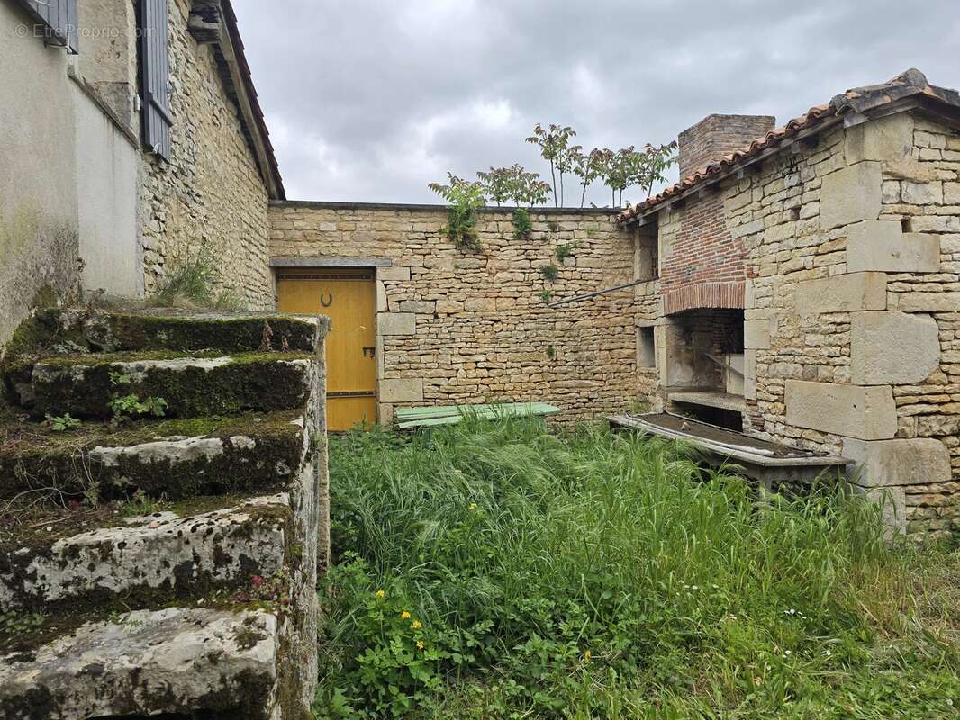 Maison à VERTEUIL-SUR-CHARENTE