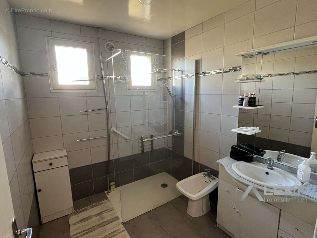 Maison à LA CHAPELLE-DE-BRAIN