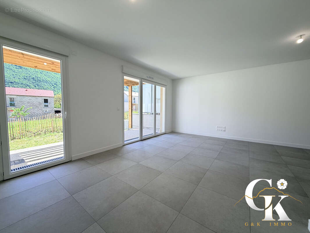 Appartement à SAINT-PAUL-DE-VARCES