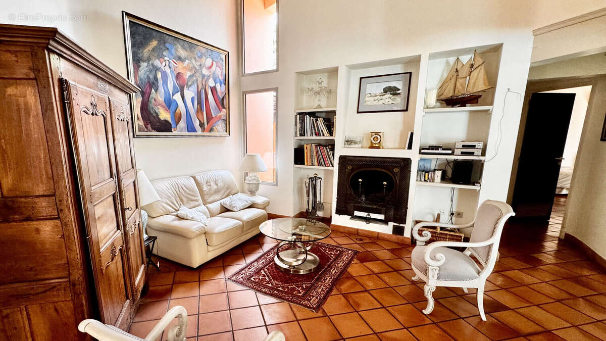 Maison d'architecte d'exception 265m² -Plein sud -Piscine intérieure - Calme absolu - photo 10