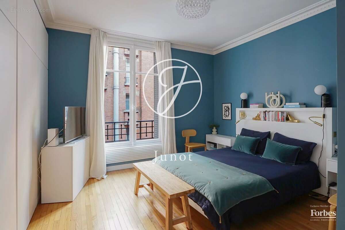 Appartement à PARIS-7E