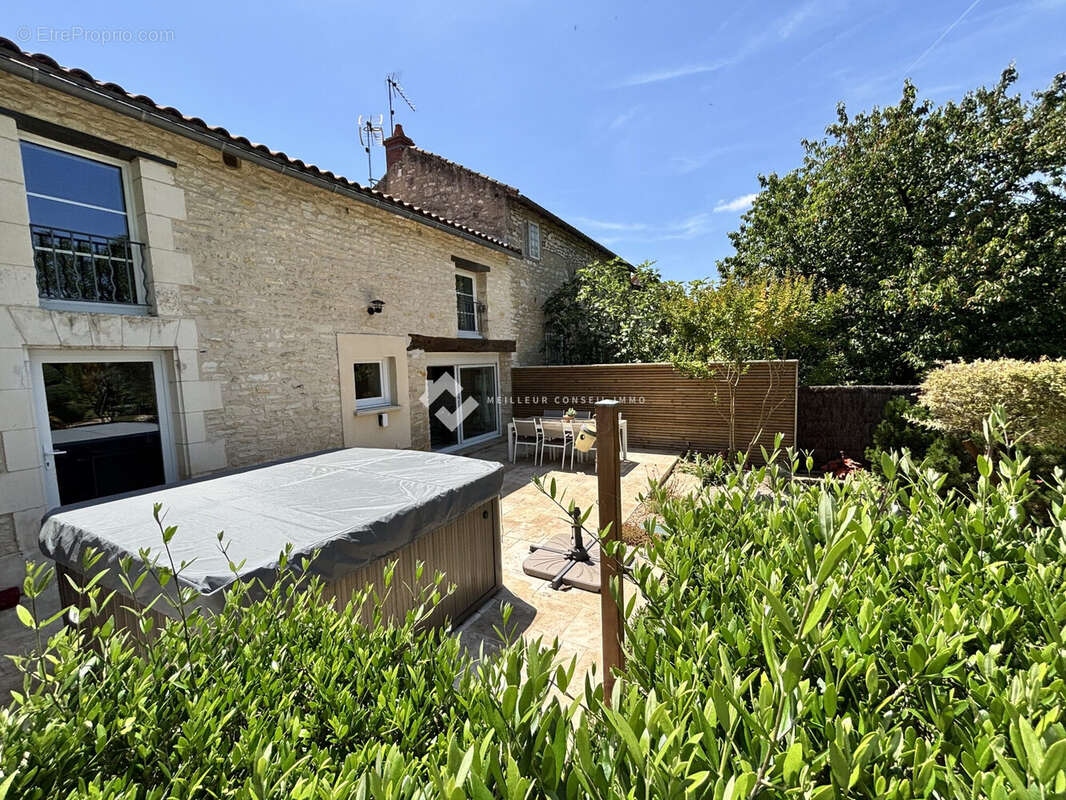 Maison à NEUVILLE-DE-POITOU