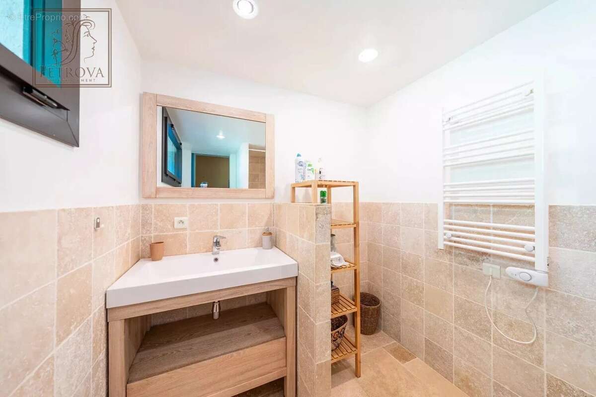 Maison à TOURRETTES-SUR-LOUP