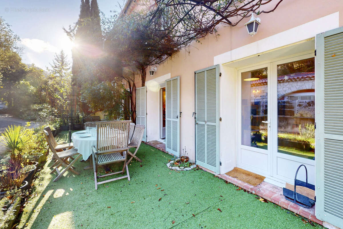 Maison à TOURRETTE-LEVENS