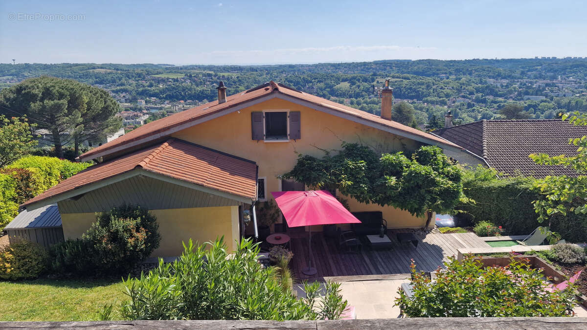 Maison à COUZON-AU-MONT-D&#039;OR