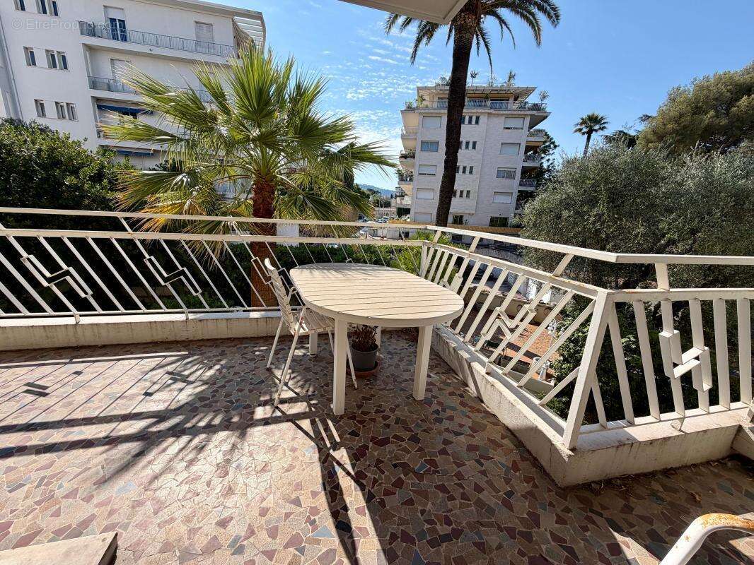 Nice Cimiez/ belle résidence 3p 93m² / terrasse 24m² / balcon /cave / (garage) - photo 12