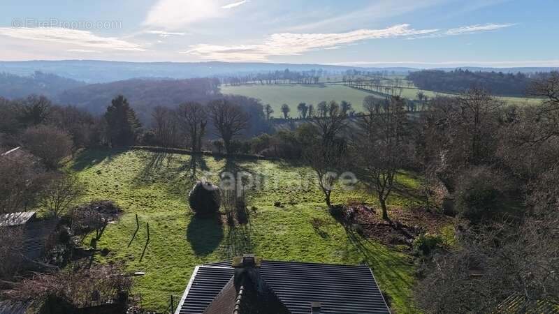 Maison à CLEDEN-POHER