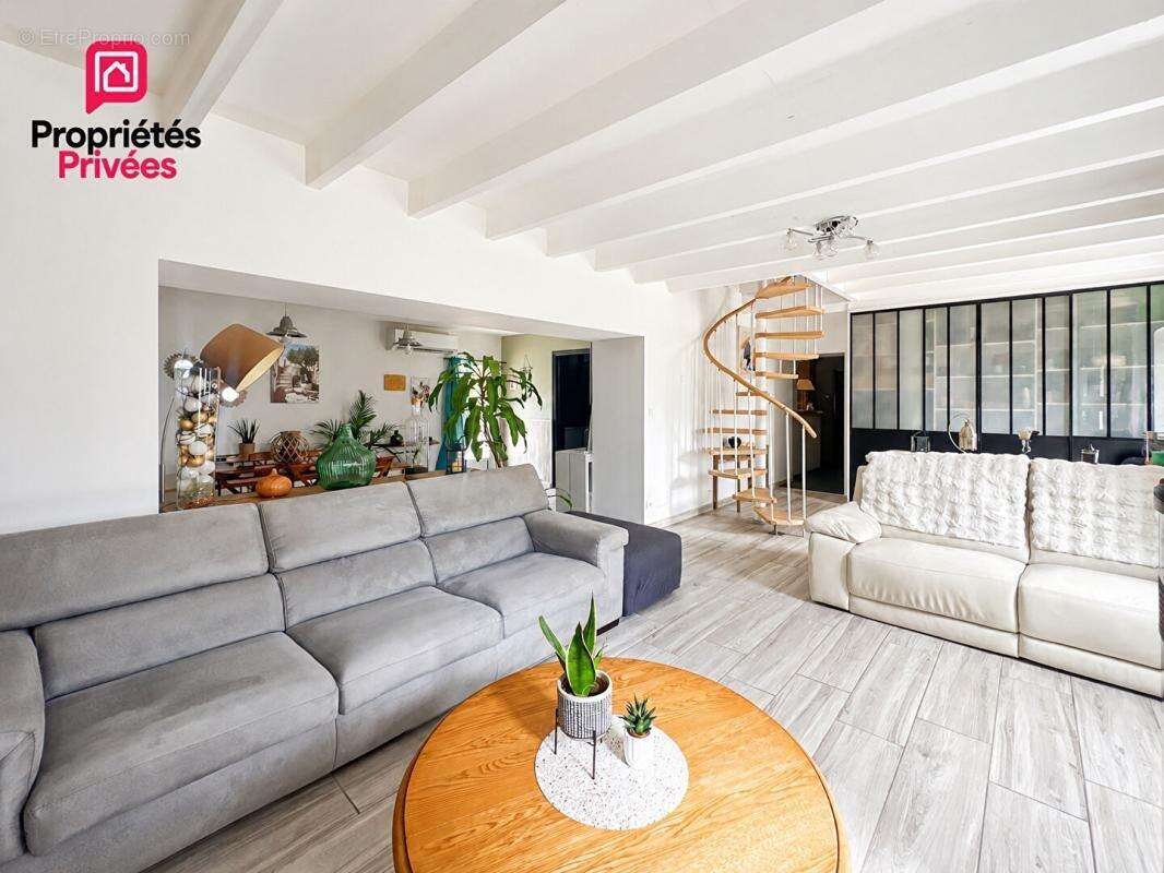 Maison en pierre rénovée de 142 m² sur plus de 7 300 m² - photo 6