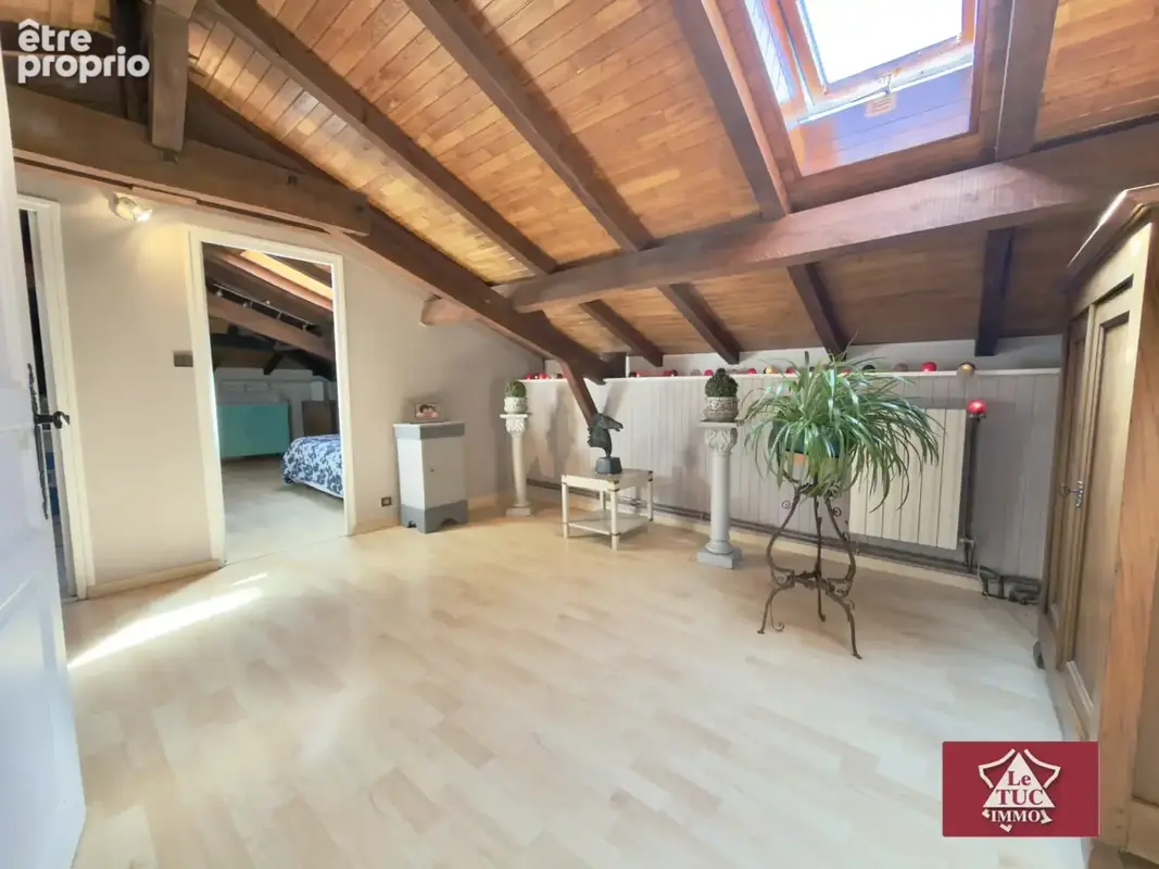 Maison en pierre avec garage, piscine et jardin. - photo 17