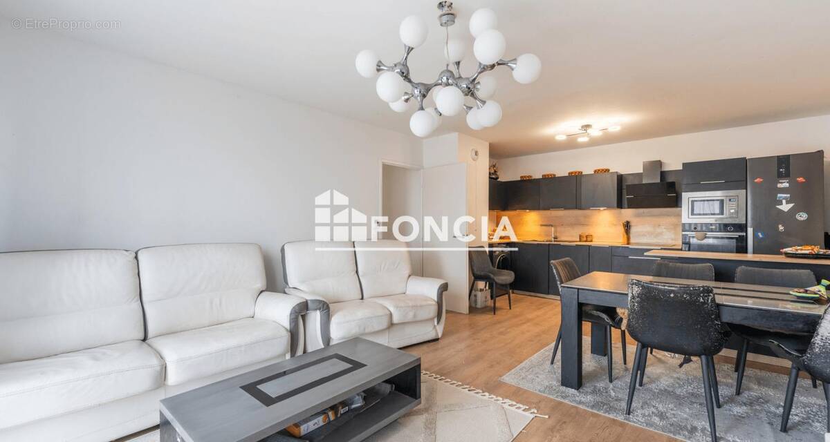 Appartement à VILLETANEUSE