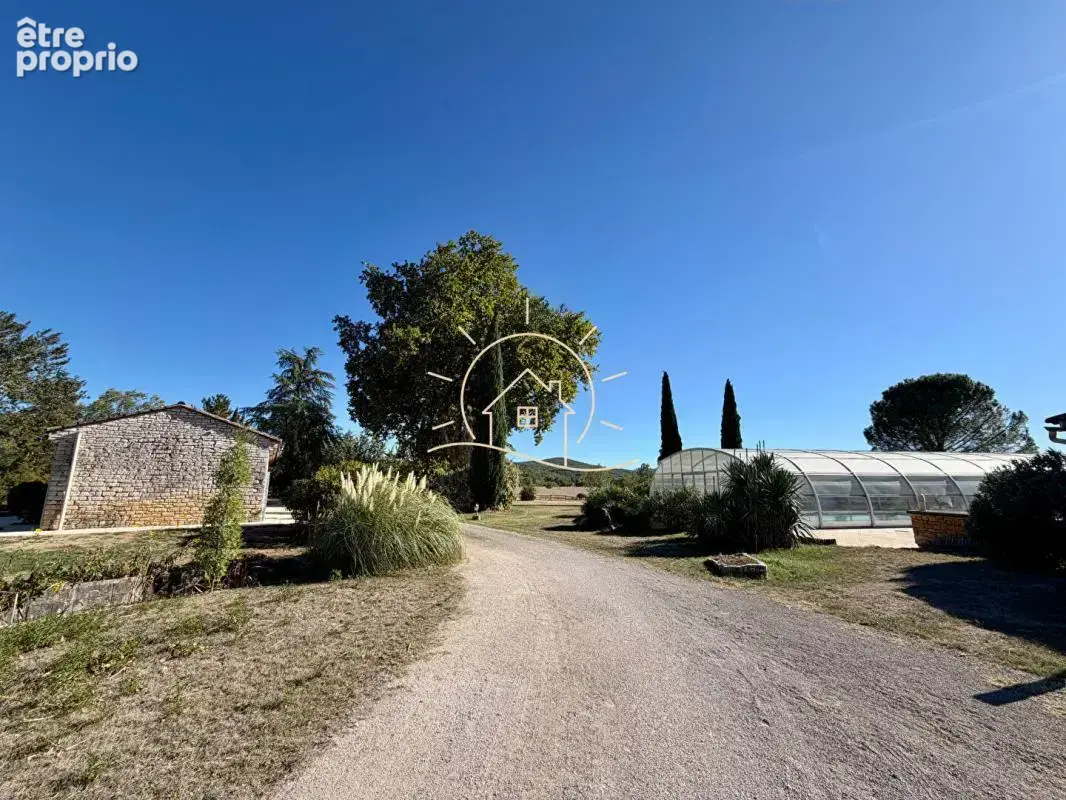 Propriété d'exception à Barjac au coeur de 8 hectares avec lac privé - photo 25