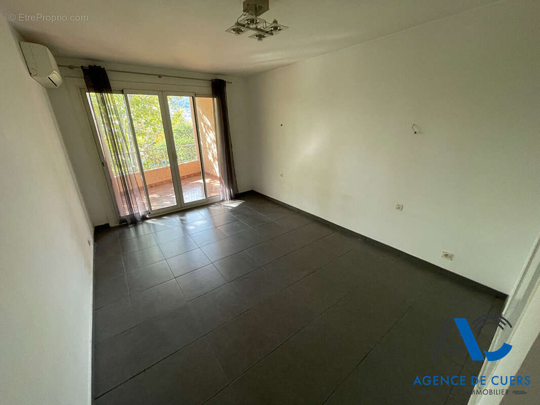 Appartement à CUERS
