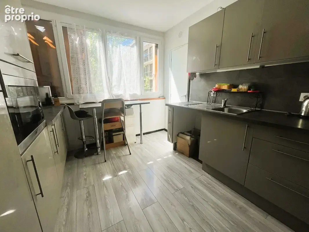 Appartement 65 m² à Fontenay-Le-Fleury  - photo 2
