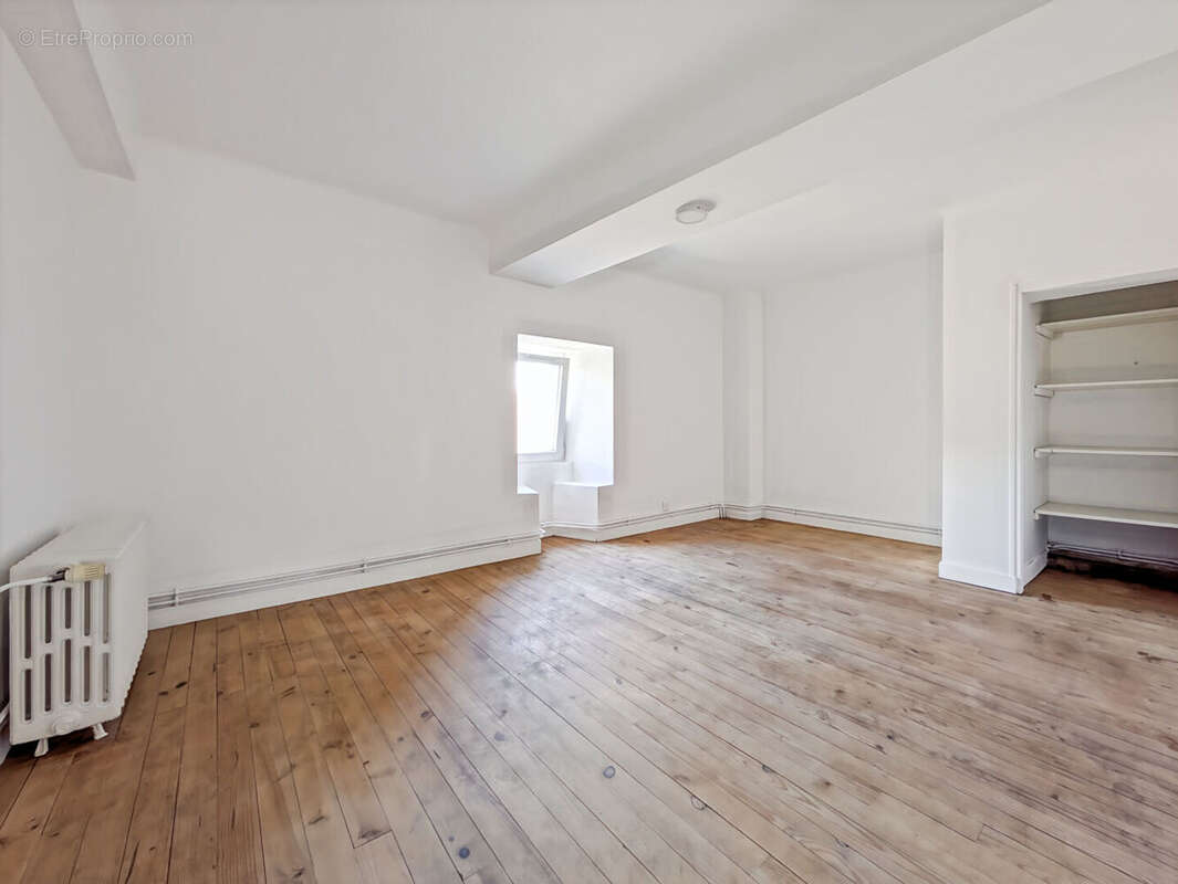 Maison à vendre - en pierre - 5 chambres - 158 m²  Sougeal - Jardin 890 m² - photo 8