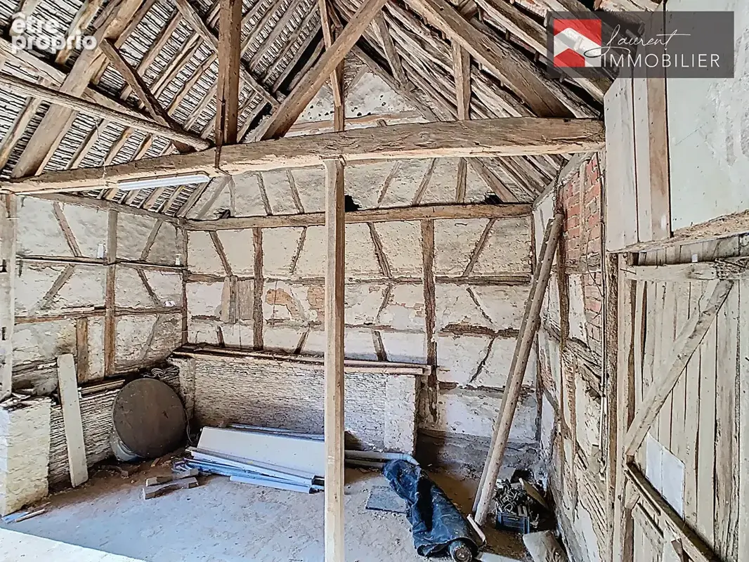 A Simandre  - Grange à fort potentiel 150 m² aménageables - photo 5
