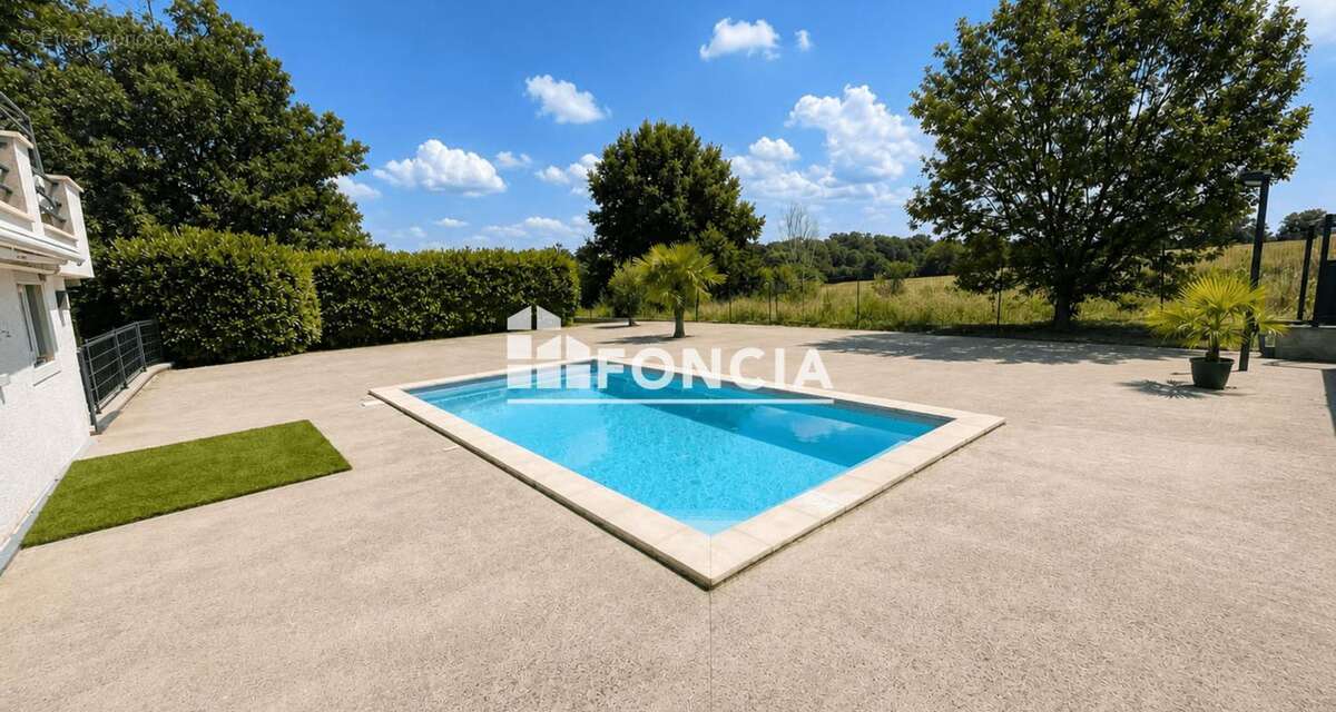 TOUSSIEUX (01600) – Maison familiale de 150 m² sur un terrain de plus de 1 800 m² avec piscine, jacuzzi et vue dégagée - photo 2