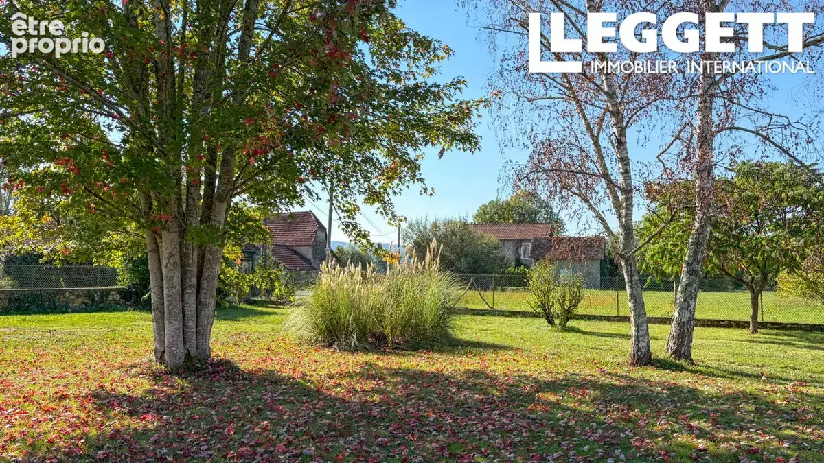 Dans village Nord du Lot - Maison de plain pied, 2 chambres, beau jardin, terrasse - photo 2