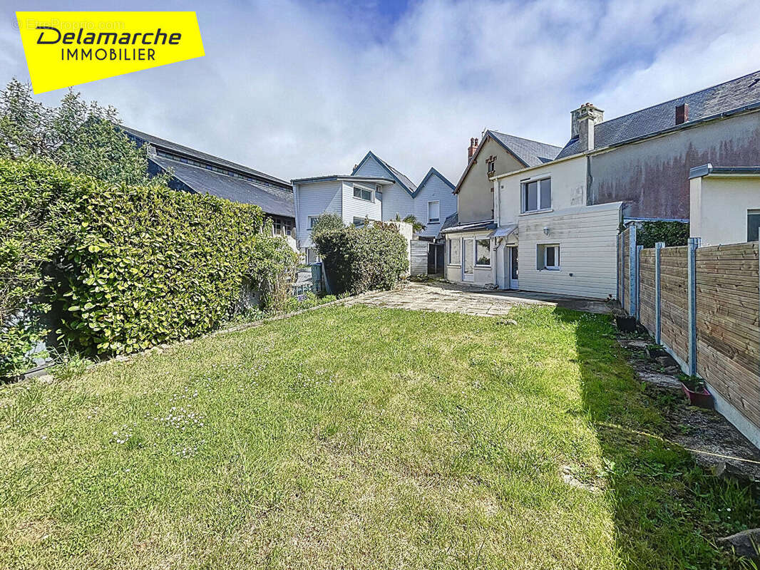 Maison à DONVILLE-LES-BAINS