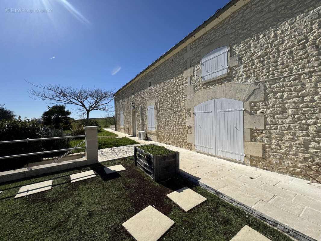 Maison à LIGNIERES-SONNEVILLE