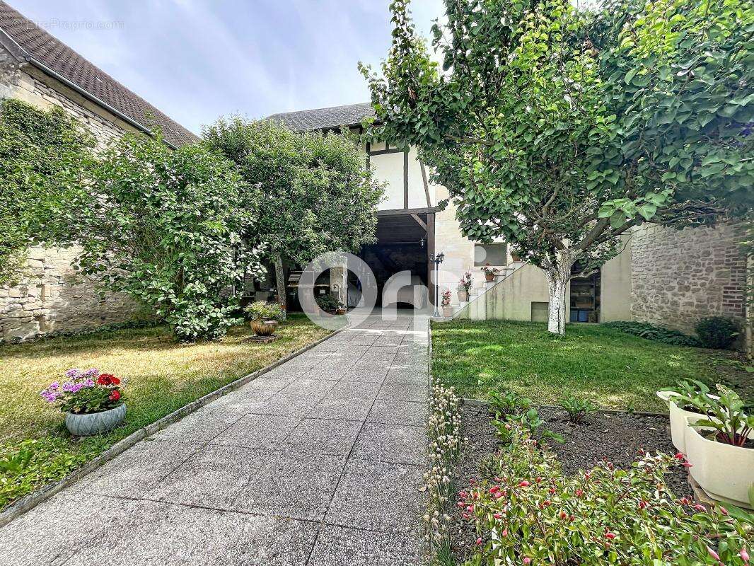 Maison 122 m² Bury - photo 10