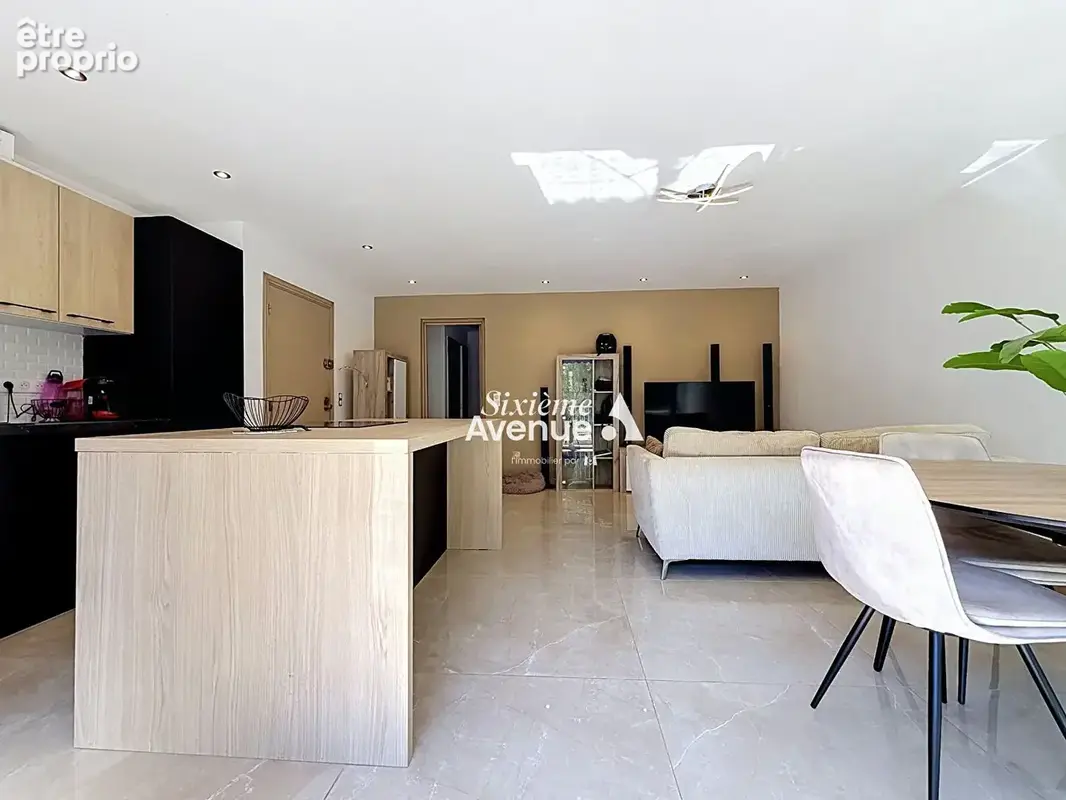 A vendre - Appartement rénové à Grasse 2 pièces de 53 m² avec parking et cave - photo 4