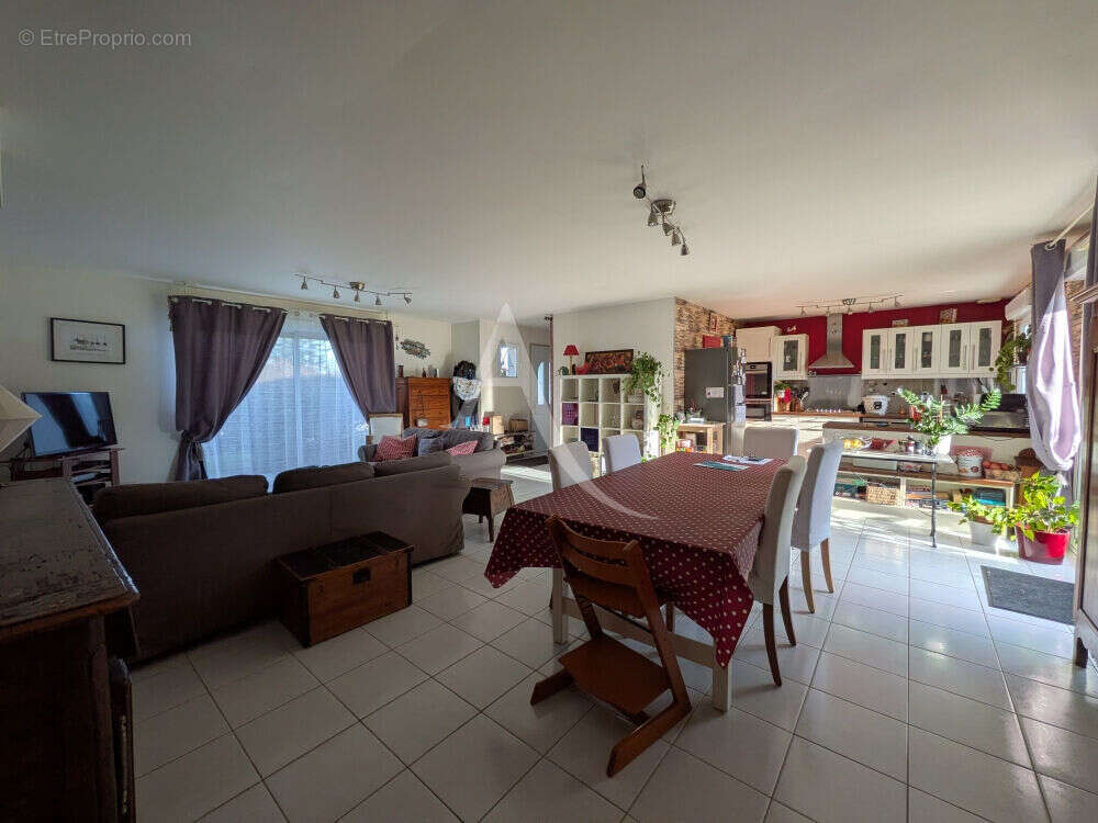 Maison à MONTEAUX