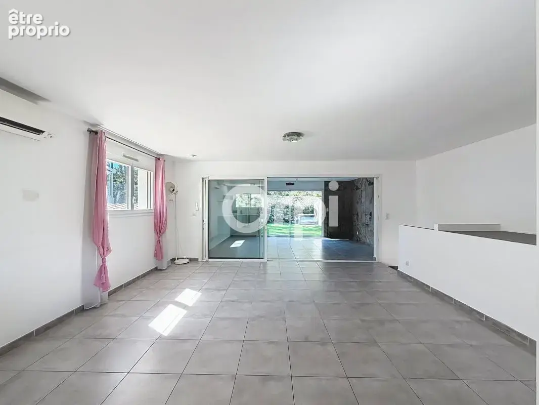 ** Maison 3 pièces 88 m2 + remise 24 m2 - Stationnements et jardin ** - photo 2