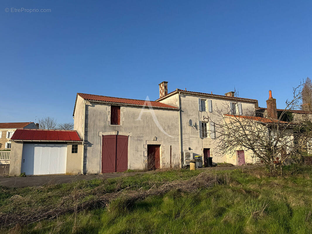 Maison à MOUZEUIL-SAINT-MARTIN
