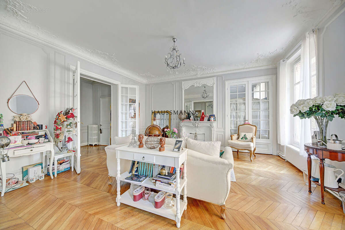 Appartement à PARIS-7E