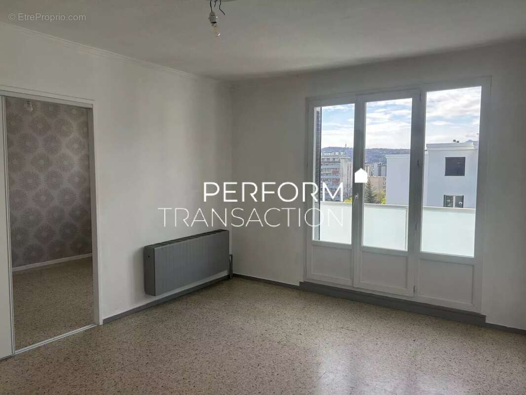 Appartement à SAINT-MARTIN-D&#039;HERES