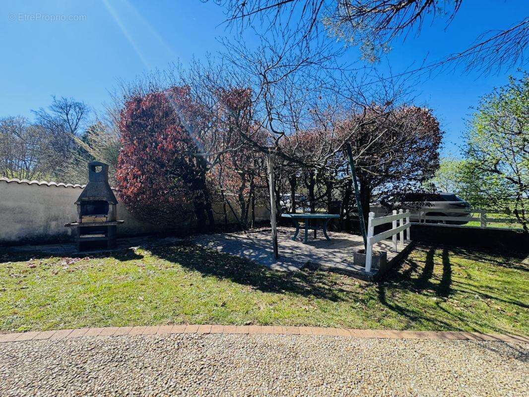 Maison à SAINT-JUST-LE-MARTEL