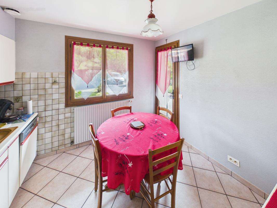 SAINT-JEOIRE-PRIEURÉ - Maison individuelle de plain-pied sur terrain de 1760 m² - photo 10