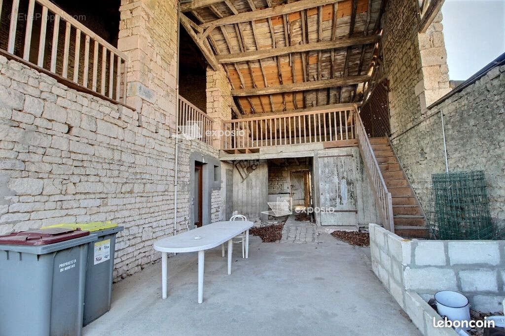 Magne centre maison pierres a finir de renover - photo 2