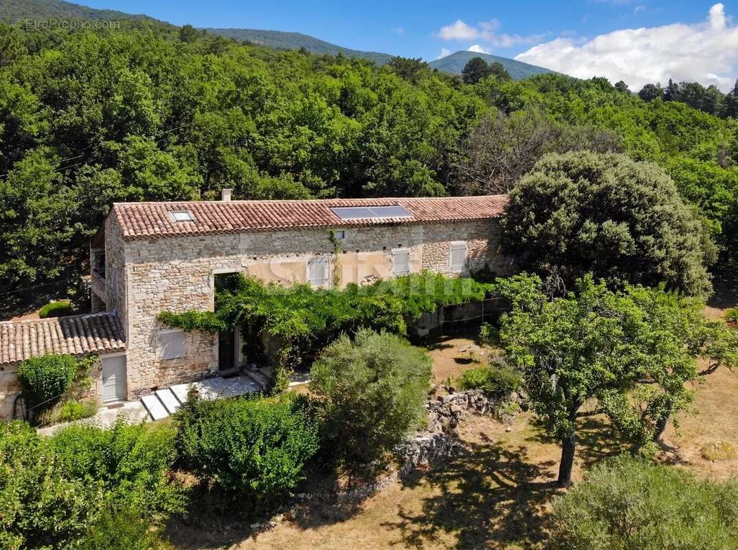 Maison à LE POET-LAVAL