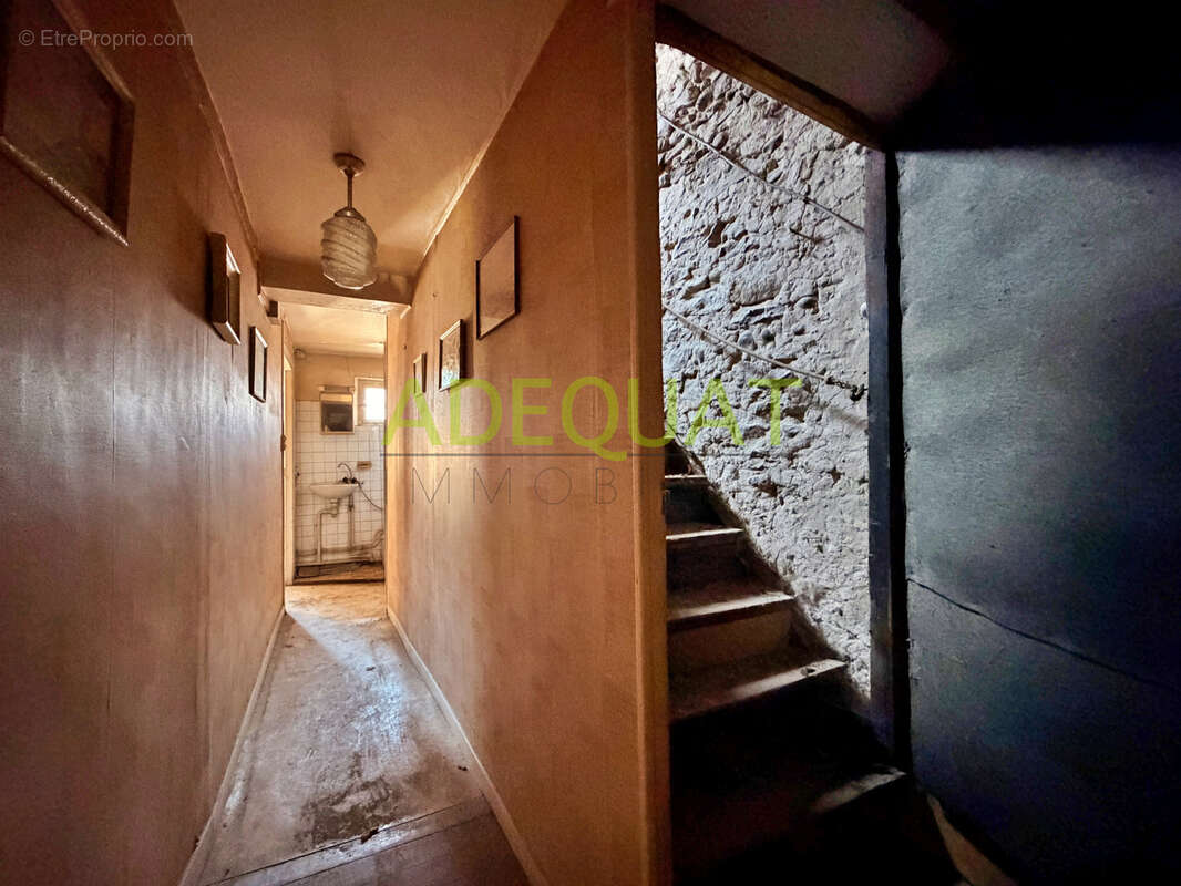 Ideal investisseurs et marchands de biens - immeuble avec combles amenageables et cave - photo 14