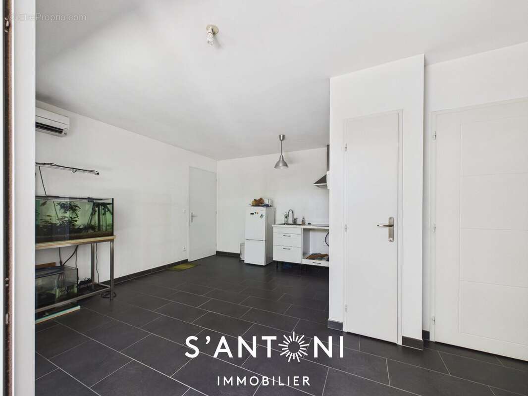 À vendre  Villa mitoyenne de plain-pied à 100 m du Port de Marseillan - photo 6