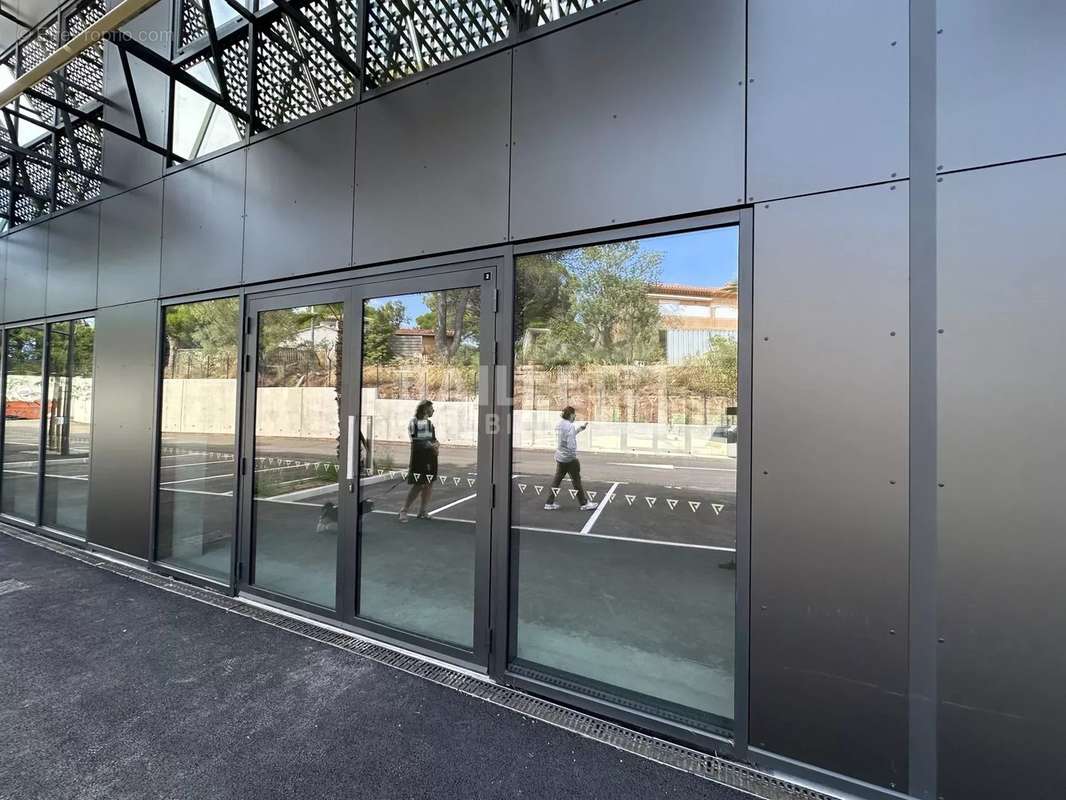 Commerce à PUGET-SUR-ARGENS