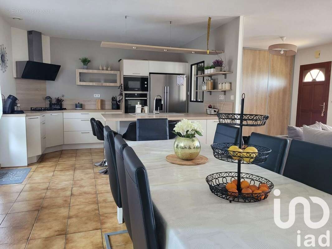 Maison 115 m² à Alloue  - photo 3
