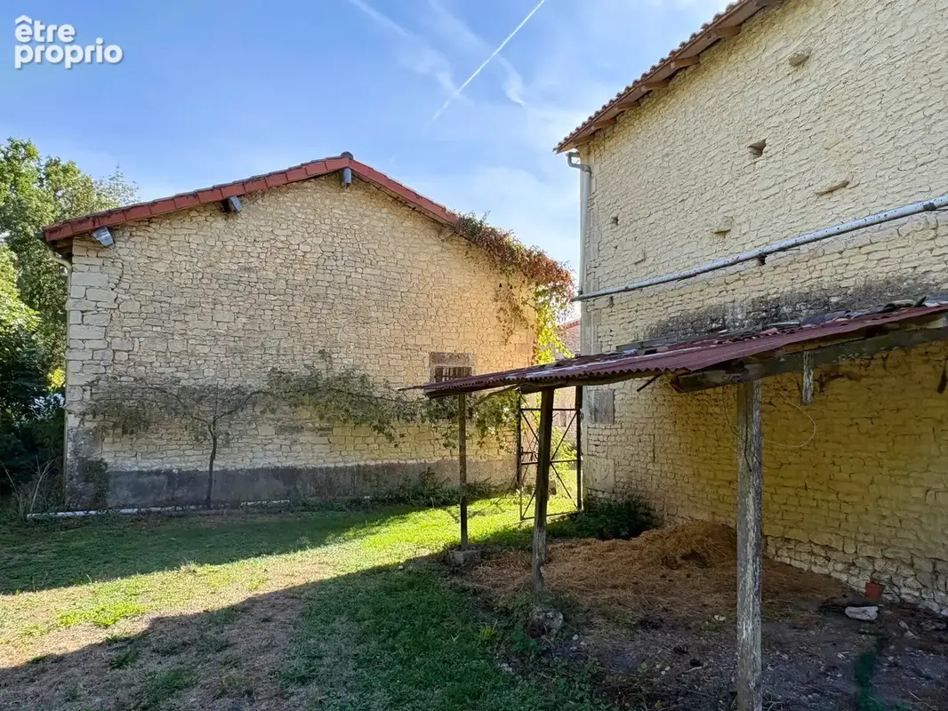 CHARME, VOLUMES ET NATURE À ARS. Maison rénovée avec 4 chambres et nombreuses dépendances - photo 25